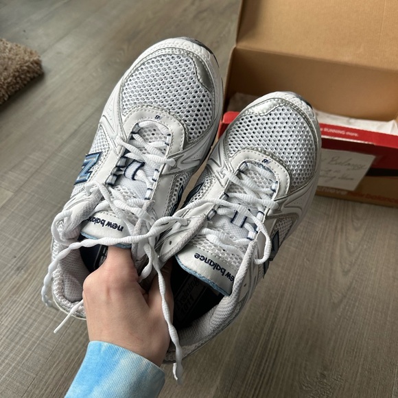 New Balance Walking Shoes - Picture 4 of 5